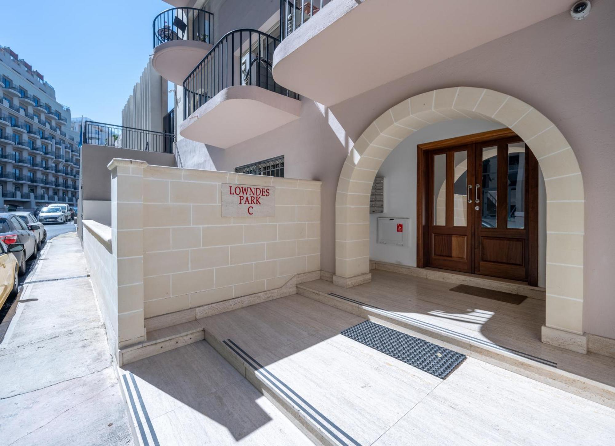 Spacious 3 Bedroom Apartment In The Heart Of St Julians Saint Julian's Екстер'єр фото