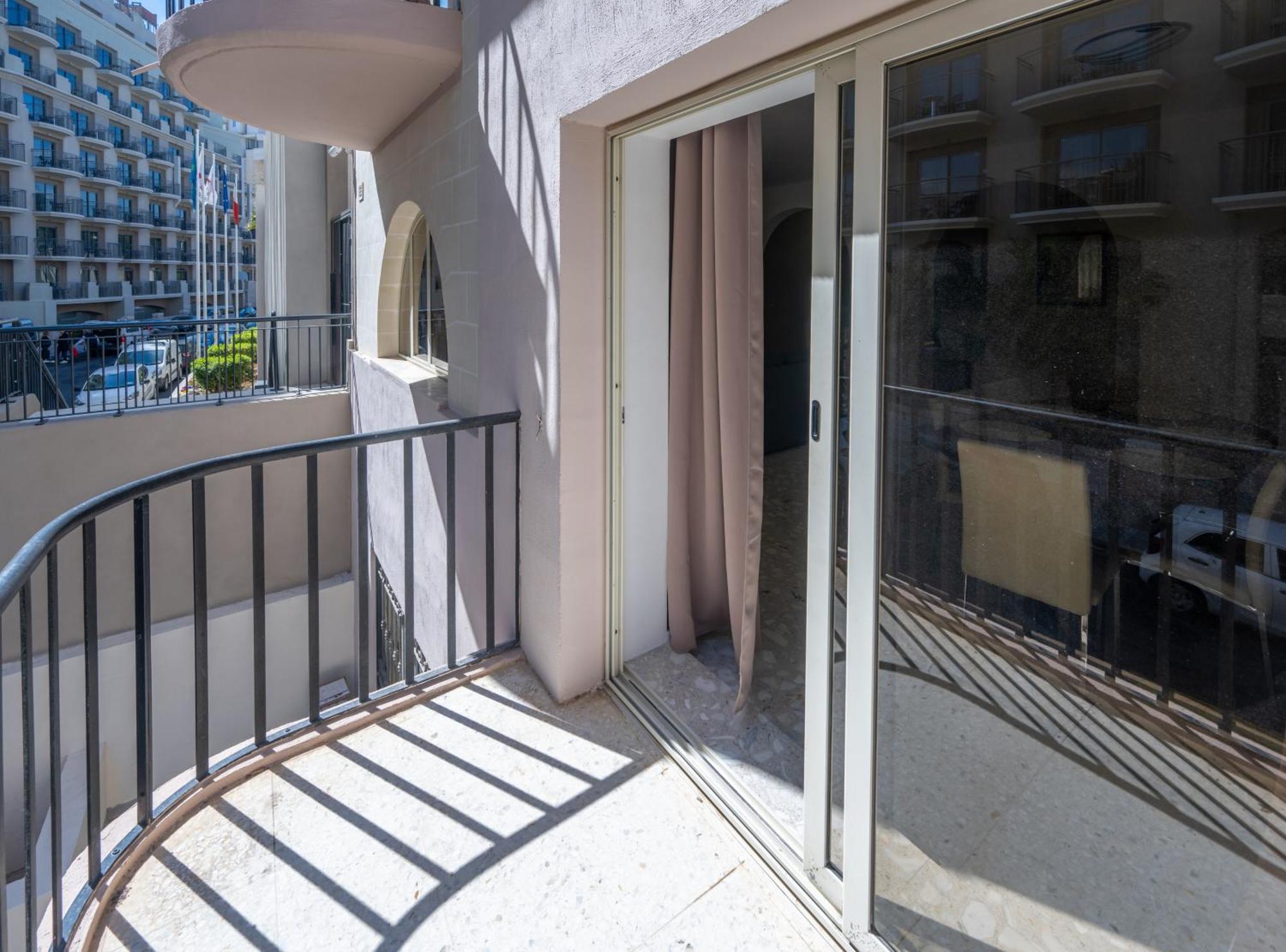 Spacious 3 Bedroom Apartment In The Heart Of St Julians Saint Julian's Екстер'єр фото