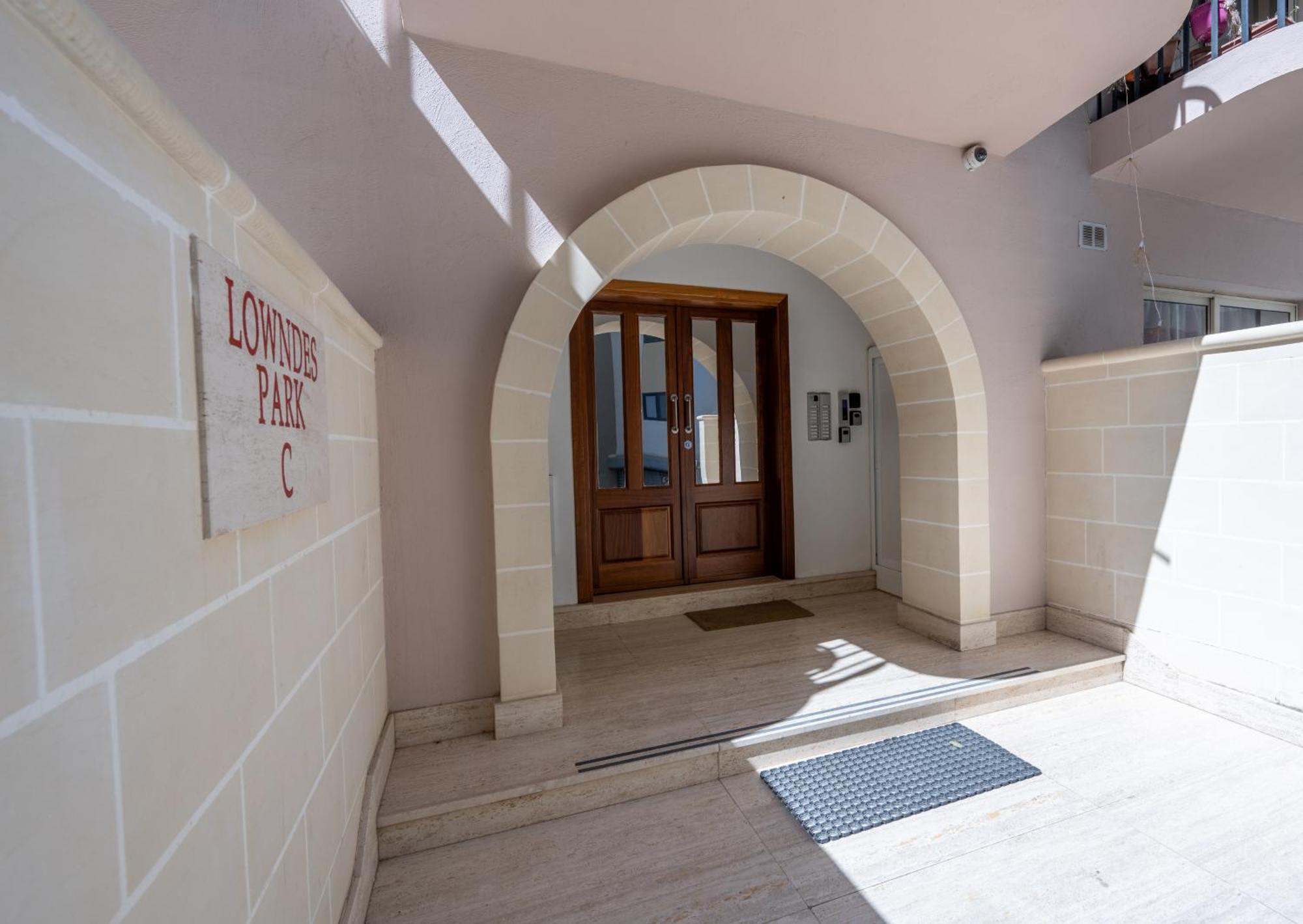 Spacious 3 Bedroom Apartment In The Heart Of St Julians Saint Julian's Екстер'єр фото